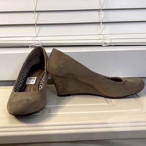 Comfortable wedge shoes